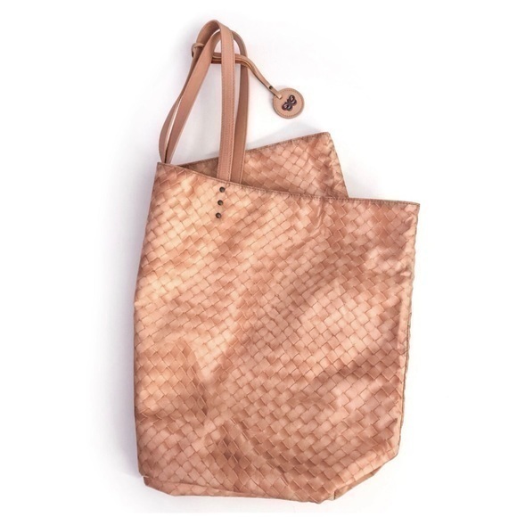 Bottega Veneta Xtra Large Beach Tote - Picture 1 of 8